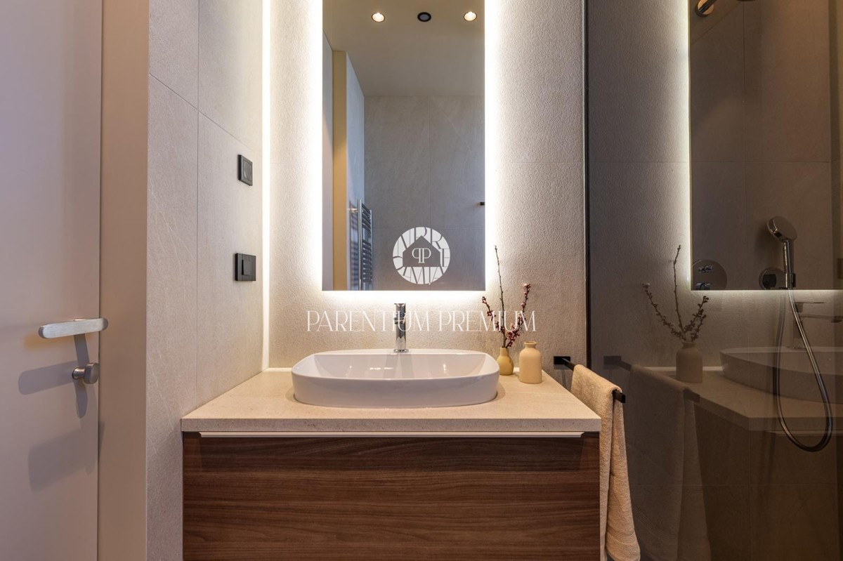 Villa di lusso con piscina e vista panoramica sul mare