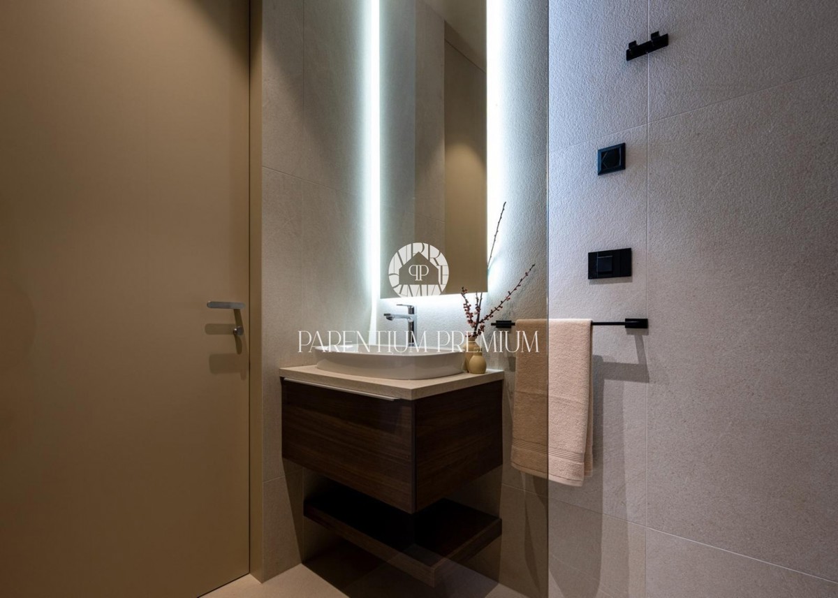 Villa di lusso con piscina e vista panoramica sul mare