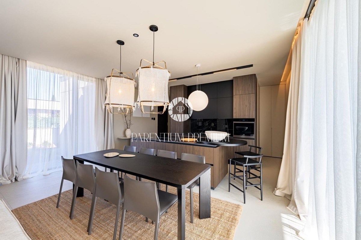 Villa di lusso con piscina e vista panoramica sul mare