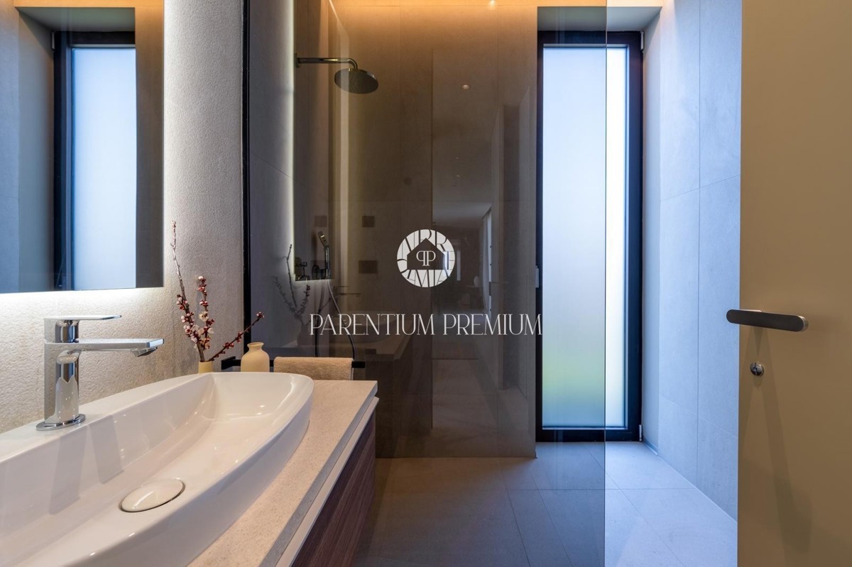 Villa di lusso con piscina e vista panoramica sul mare