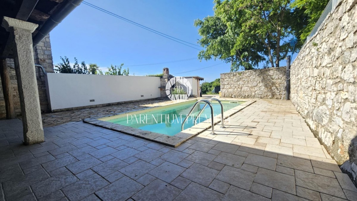 Autentica casa in pietra istriana con piscina e fascino mediterraneo