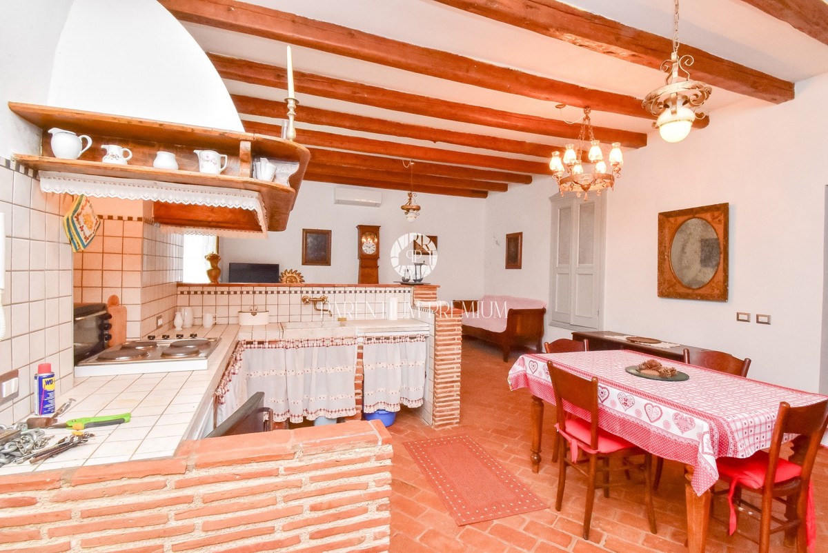 Autentica casa in pietra istriana con ampio giardino – a 1000 m dal mare