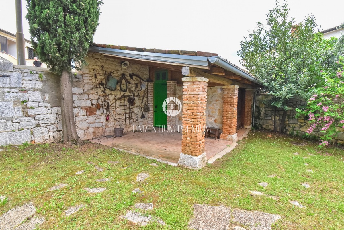 Autentica casa in pietra istriana con ampio giardino – a 1000 m dal mare