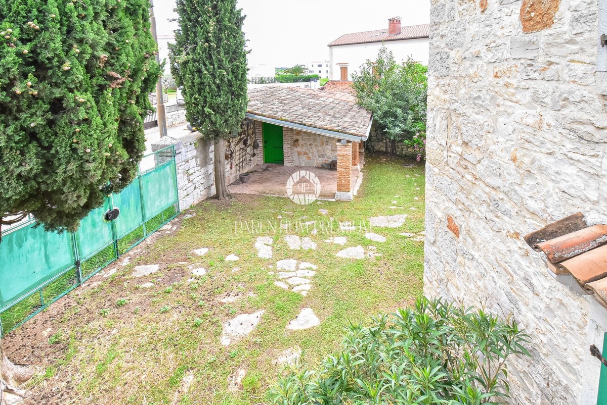 Autentica casa in pietra istriana con ampio giardino – a 1000 m dal mare