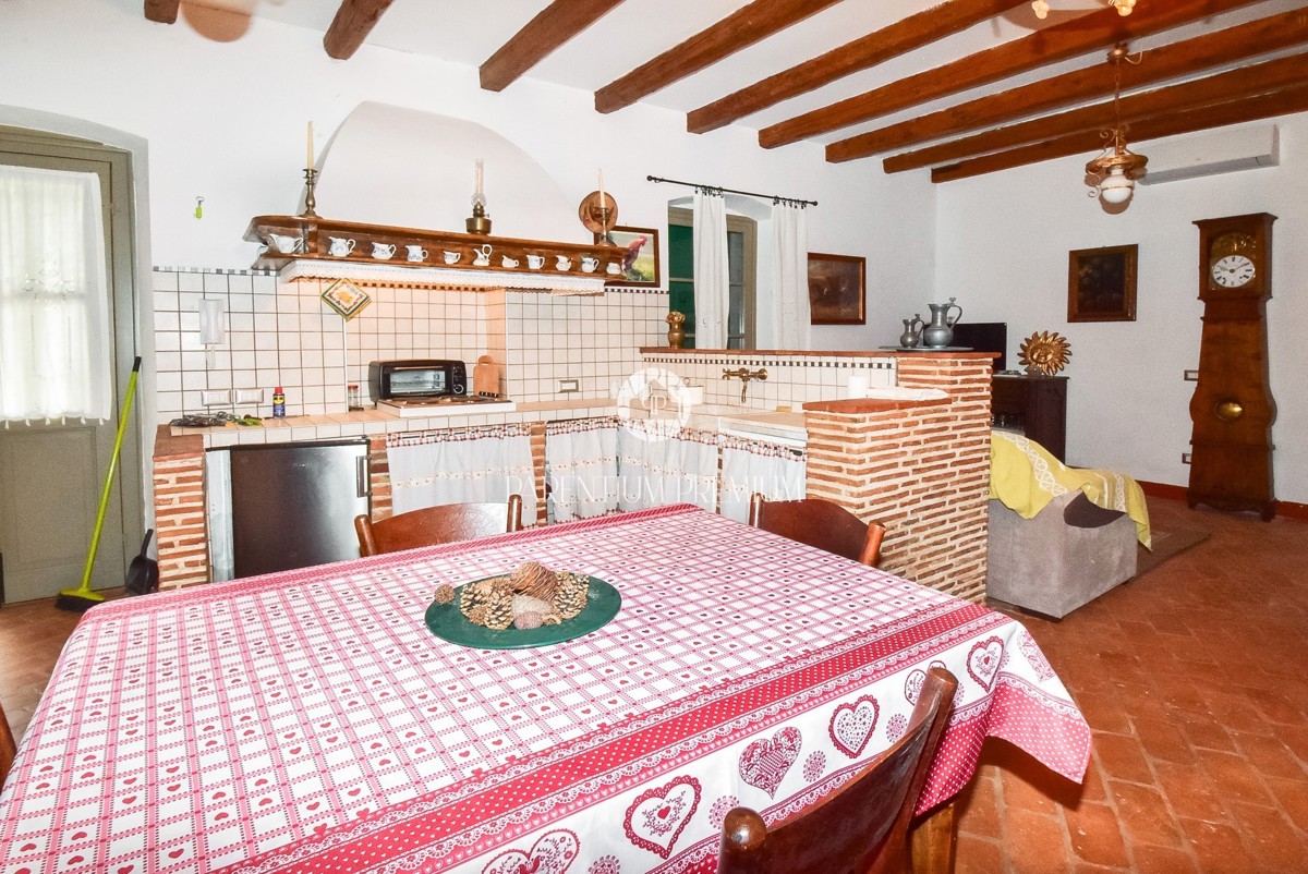 Autentica casa in pietra istriana con ampio giardino – a 1000 m dal mare