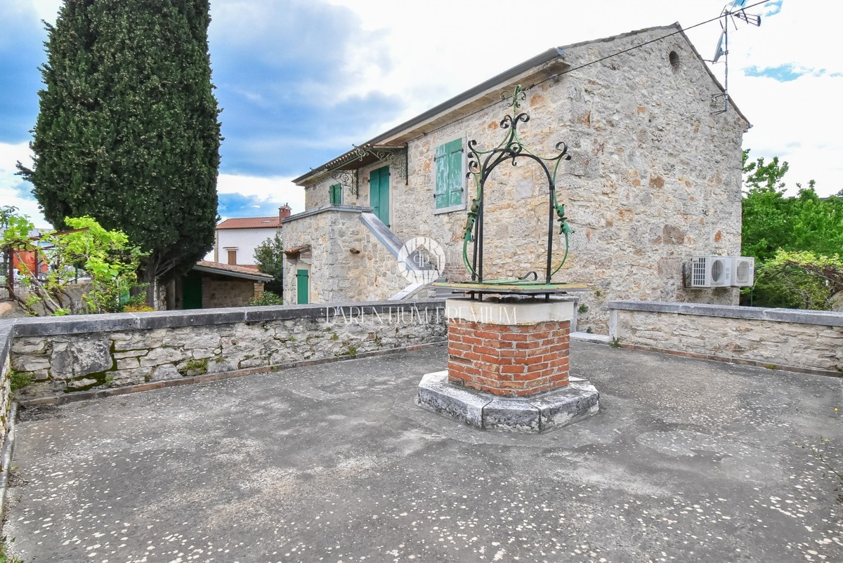 Autentica casa in pietra istriana con ampio giardino – a 1000 m dal mare