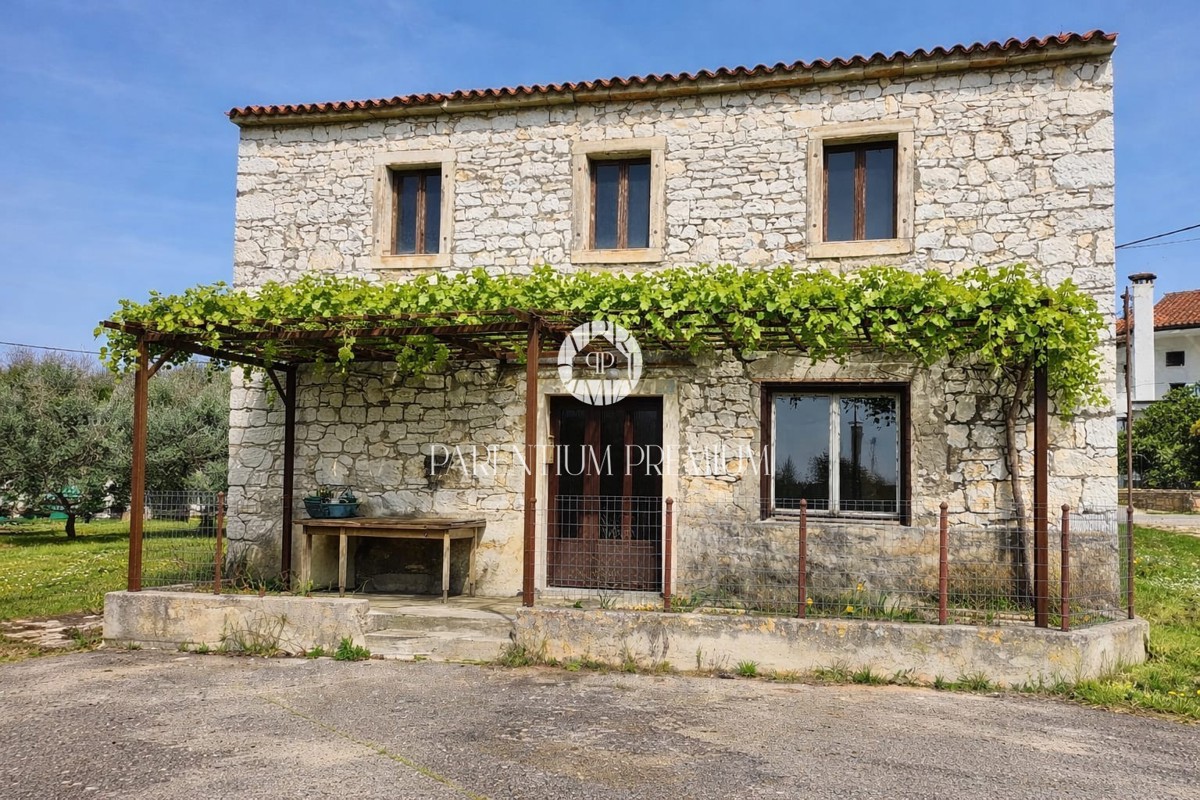 Autentica casa in pietra istriana da ristrutturare nei pressi di Umago