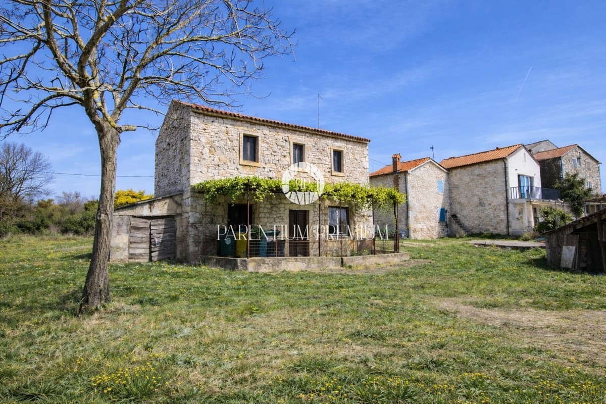 Autentica casa in pietra istriana da ristrutturare nei pressi di Umago