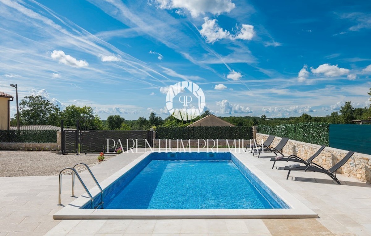 Casa indipendente con piscina