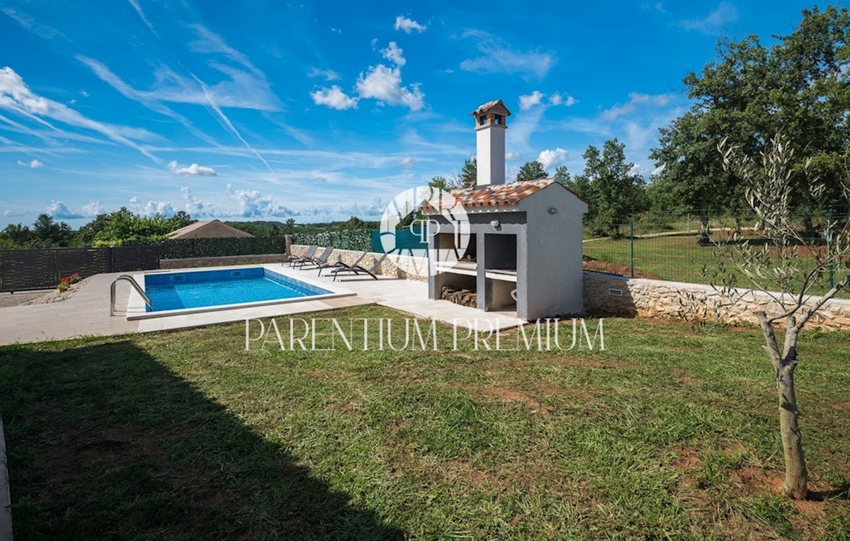 Casa indipendente con piscina