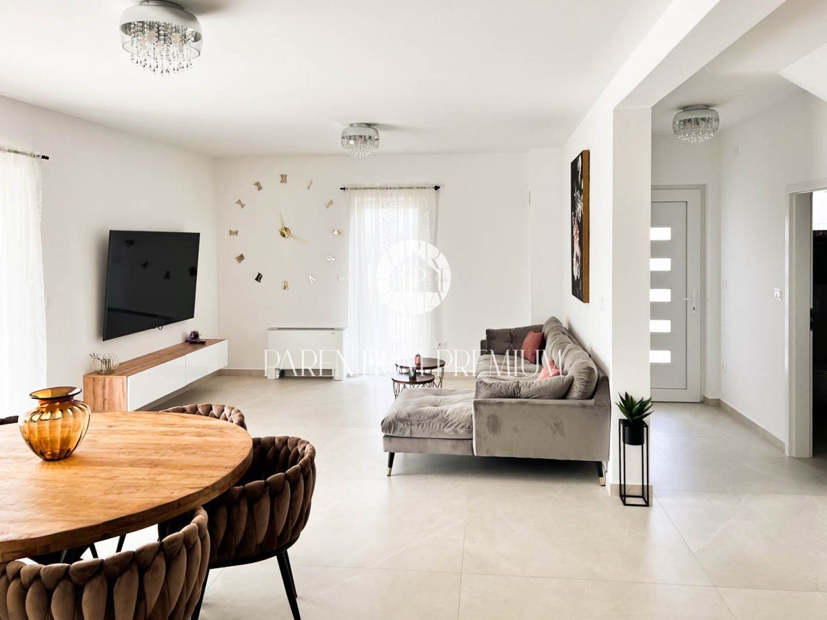 Nuova casa completamente arredata con cortile vicino a Parenzo