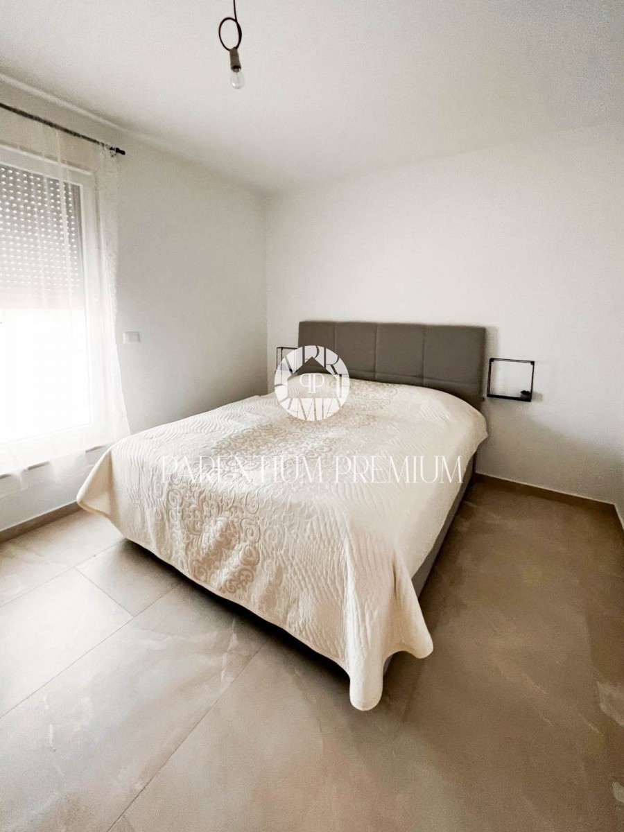 Nuova casa completamente arredata con cortile vicino a Parenzo
