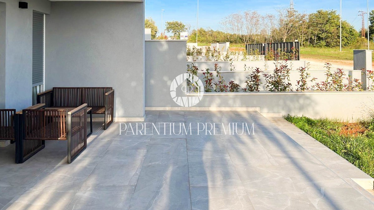 Nuova casa completamente arredata con cortile vicino a Parenzo