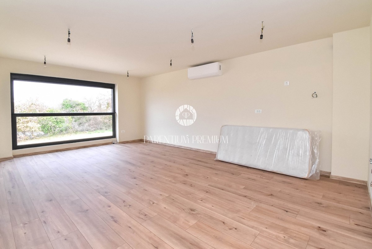 Appartamento in moderna palazzina con piscina e garage a 900m dal mare