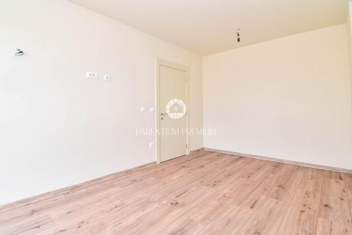 Appartamento in moderna palazzina con piscina e garage a 900m dal mare