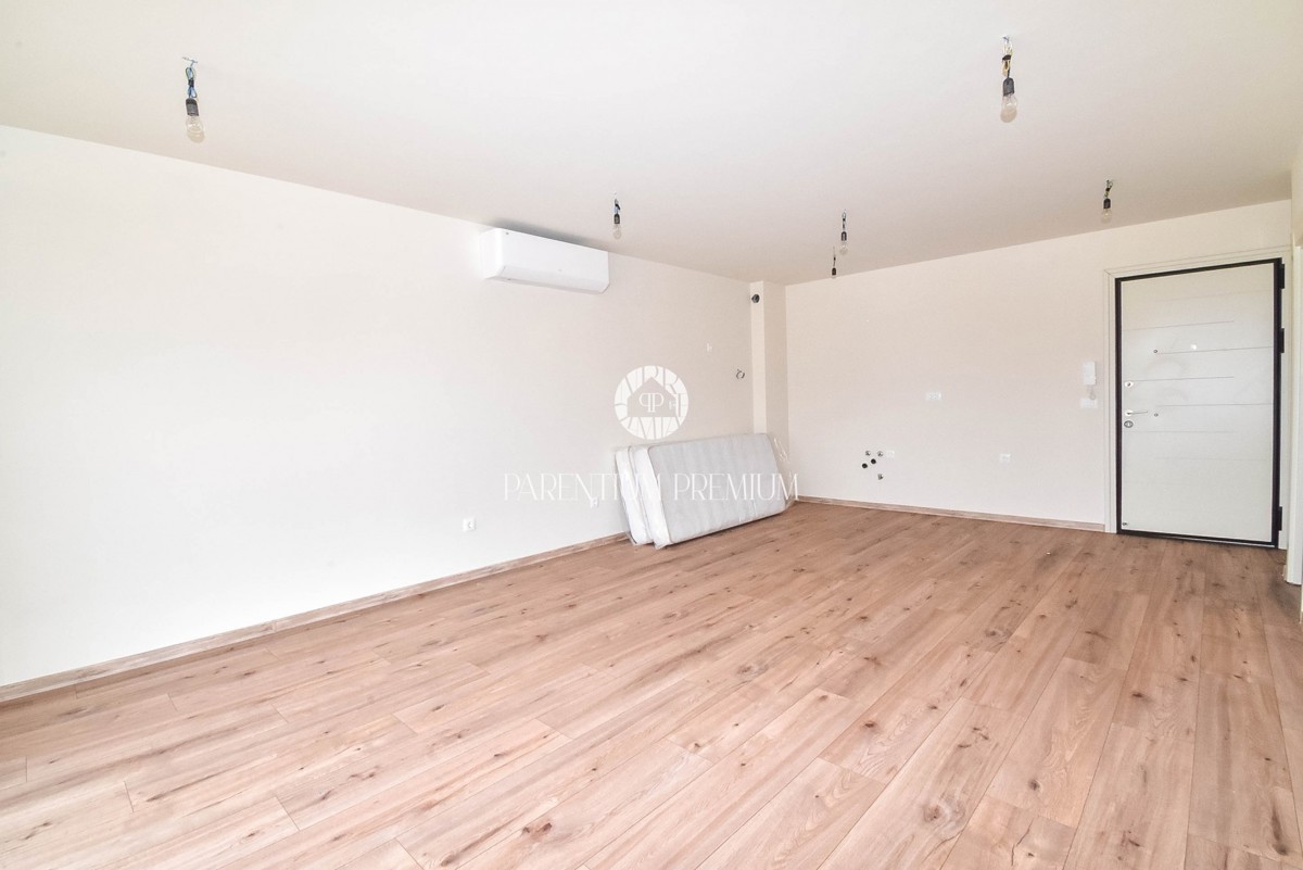 Appartamento in moderna palazzina con piscina e garage a 900m dal mare