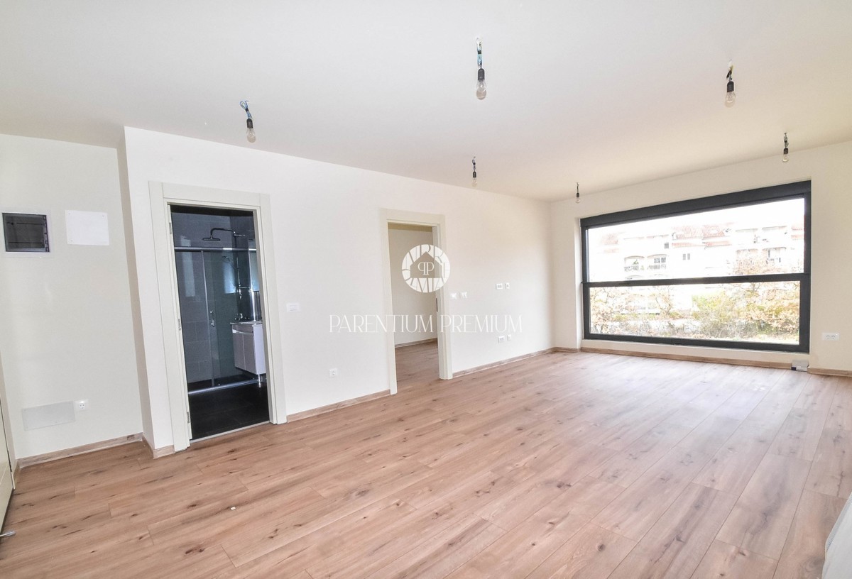 Appartamento in moderna palazzina con piscina e garage a 900m dal mare