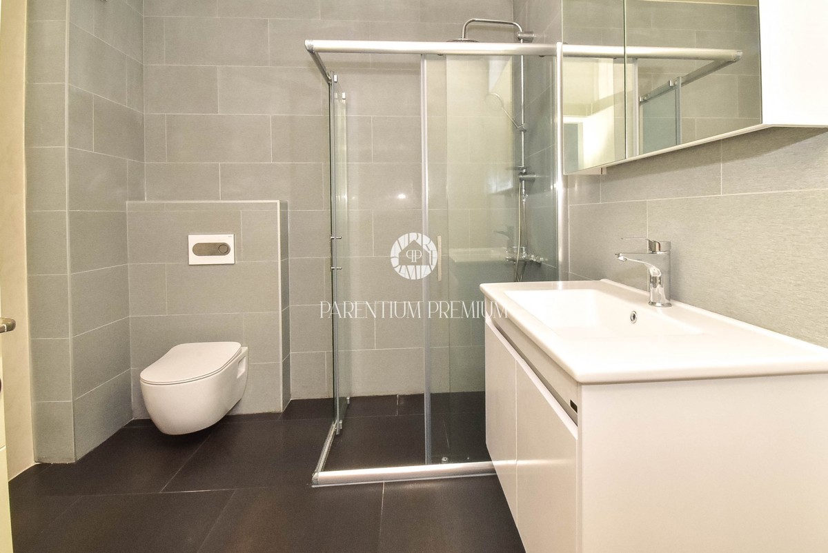 Appartamento in moderna palazzina con piscina e garage a 900m dal mare