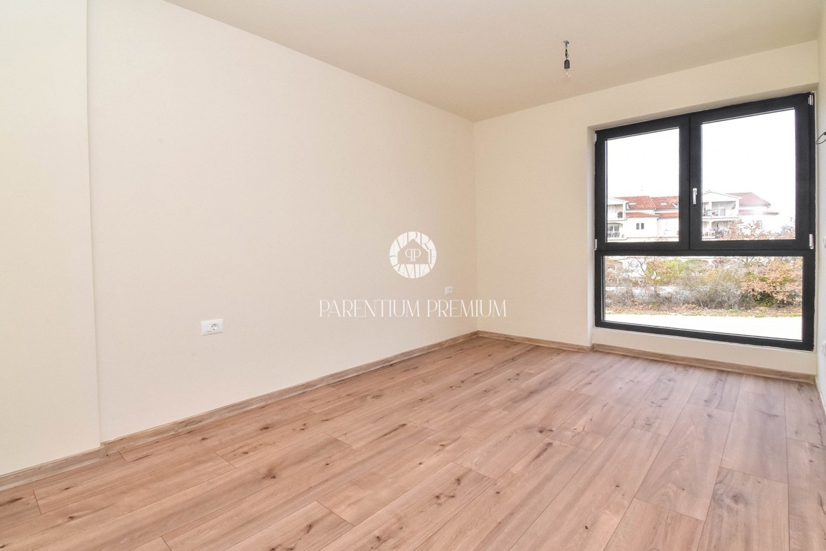 Appartamento in moderna palazzina con piscina e garage a 900m dal mare