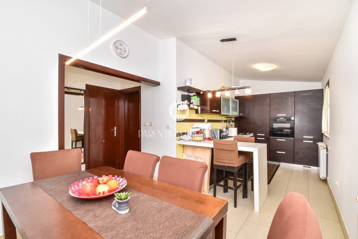 Casa bifamiliare con giardino e taverna