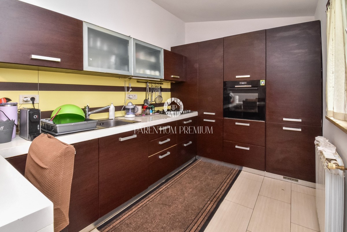 Casa bifamiliare con giardino e taverna
