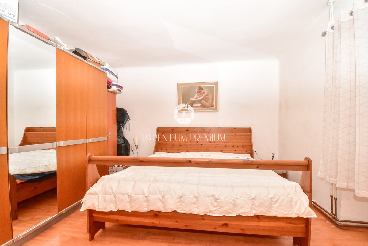 Casa bifamiliare con giardino e taverna