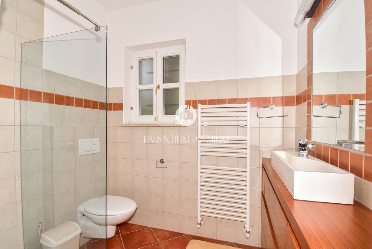 Casa bifamiliare mediterranea con piscina – A solo 1 km dal mare