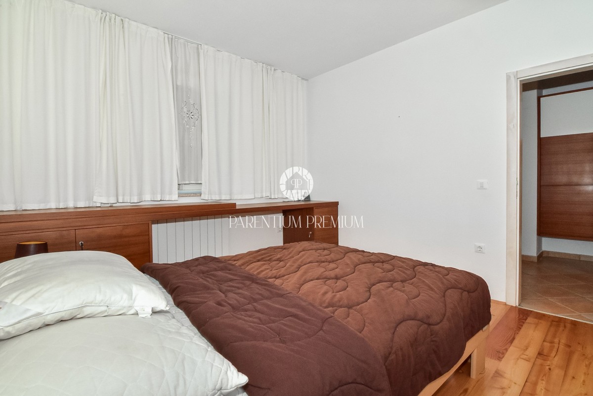 Casa bifamiliare mediterranea con piscina – A solo 1 km dal mare