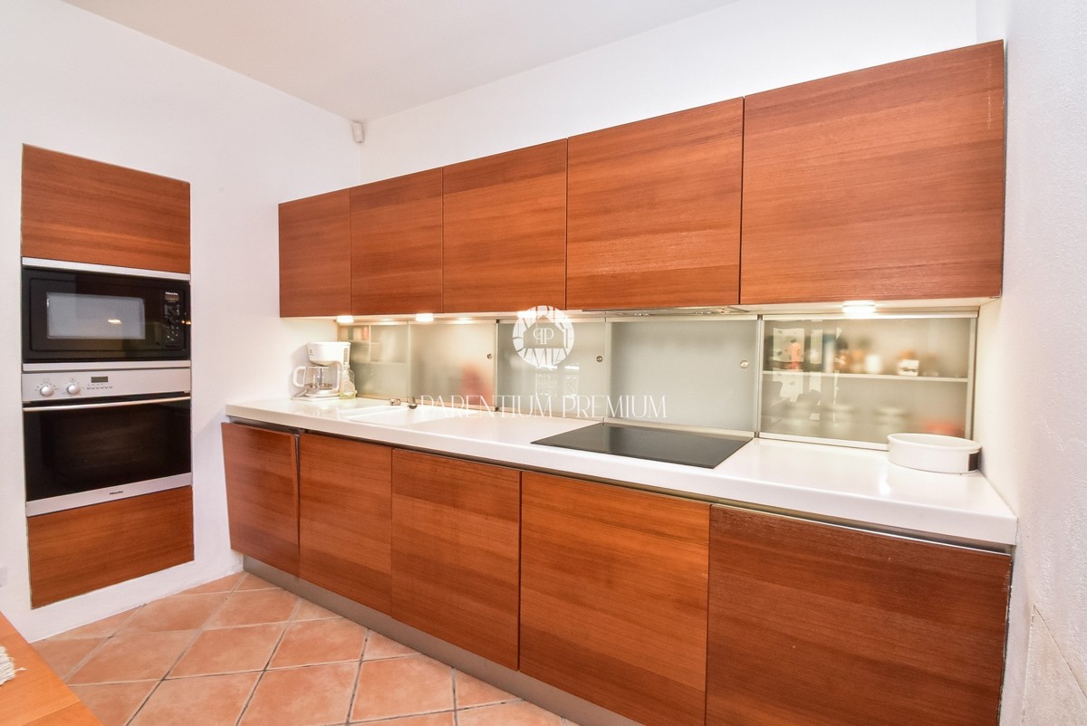 Casa bifamiliare mediterranea con piscina – A solo 1 km dal mare