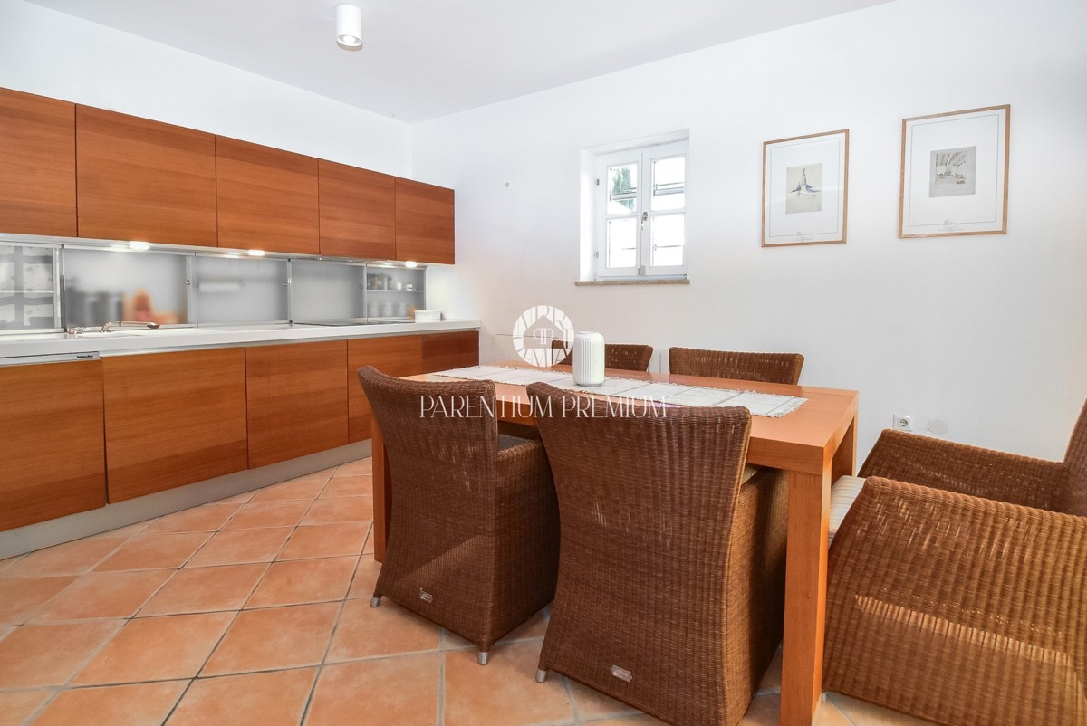 Casa bifamiliare mediterranea con piscina – A solo 1 km dal mare