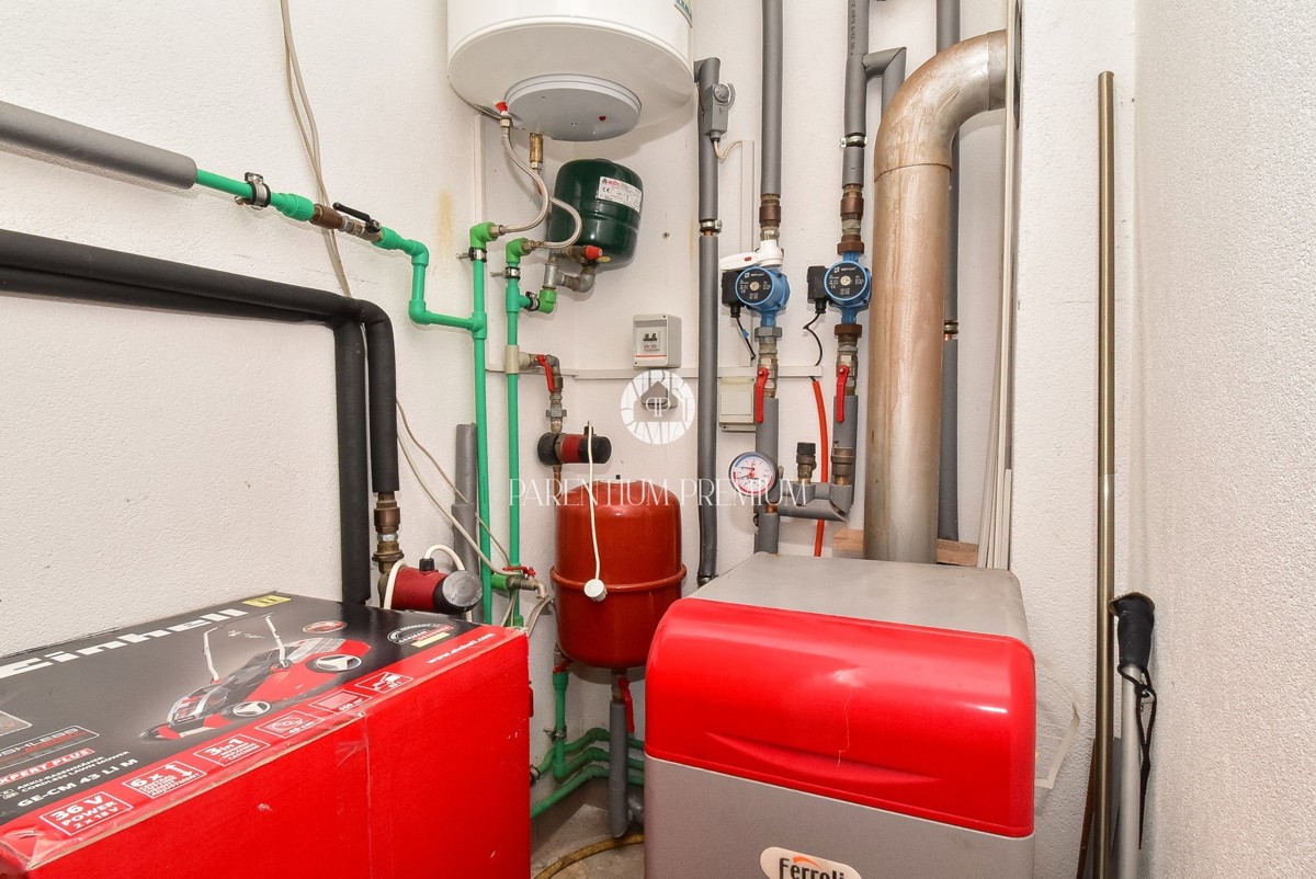 Casa bifamiliare mediterranea con piscina – A solo 1 km dal mare