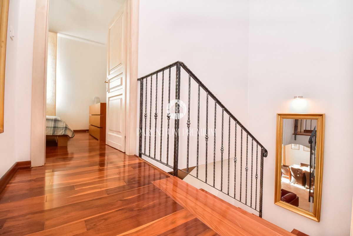 Casa bifamiliare mediterranea con piscina – A solo 1 km dal mare