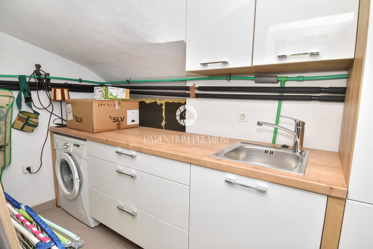 Casa bifamiliare mediterranea con piscina – A solo 1 km dal mare