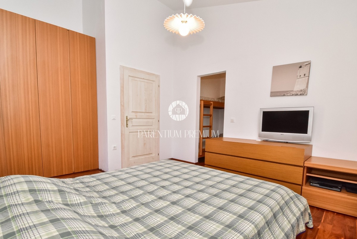 Casa bifamiliare mediterranea con piscina – A solo 1 km dal mare