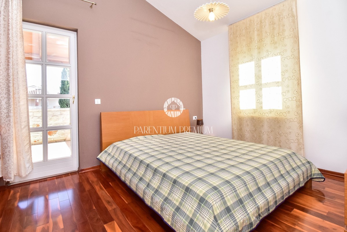 Casa bifamiliare mediterranea con piscina – A solo 1 km dal mare