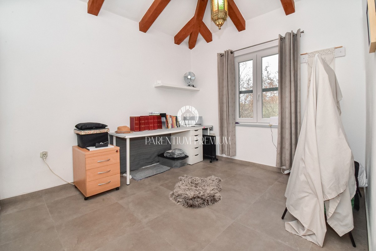 Accogliente casa bifamiliare con giardino privato e molta privacy ai margini del paese