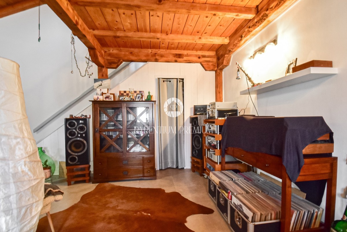 Accogliente casa bifamiliare con giardino privato e molta privacy ai margini del paese