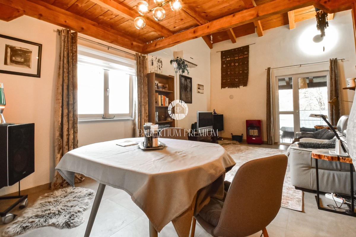 Accogliente casa bifamiliare con giardino privato e molta privacy ai margini del paese