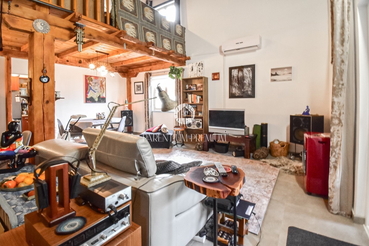 Accogliente casa bifamiliare con giardino privato e molta privacy ai margini del paese