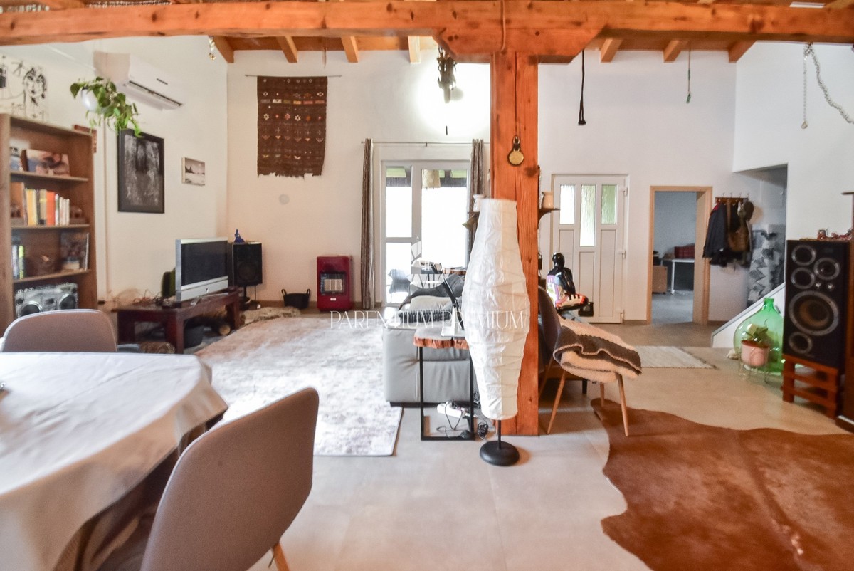 Accogliente casa bifamiliare con giardino privato e molta privacy ai margini del paese