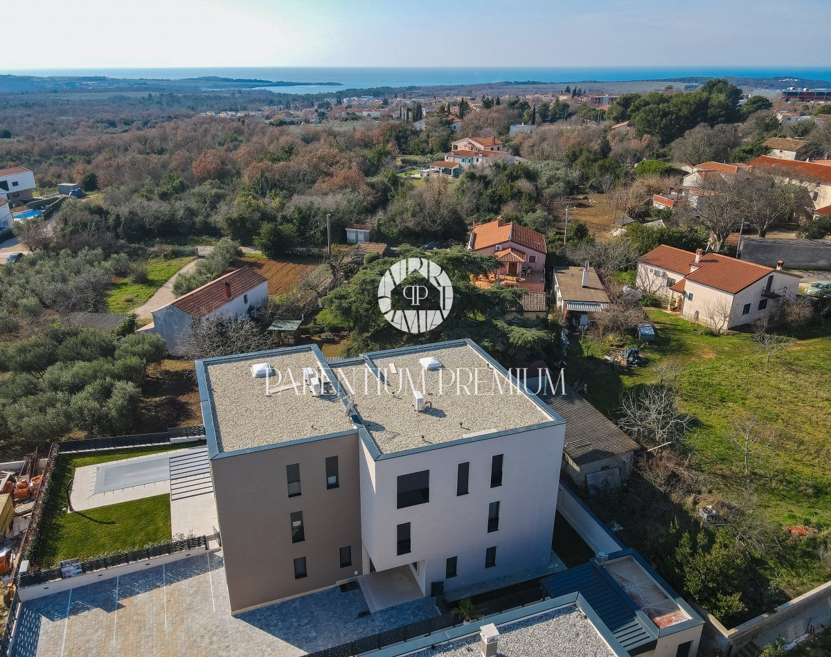 Appartamento di lusso con terrazza sul tetto e vasca idromassaggio e splendida vista sul mare