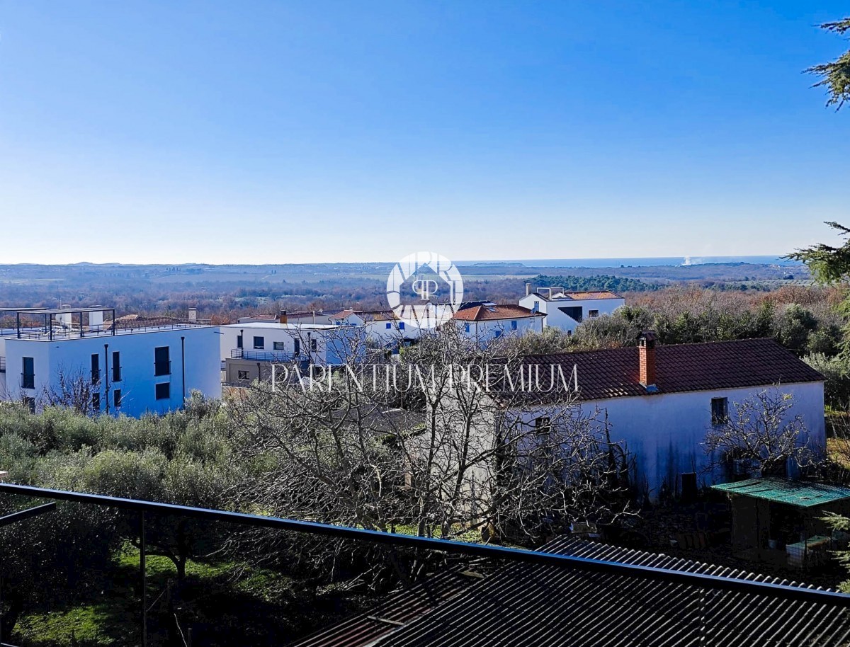 Appartamento di lusso con terrazza sul tetto e vasca idromassaggio e splendida vista sul mare