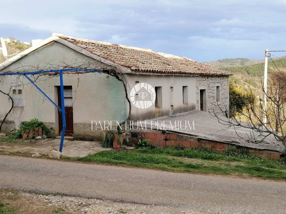 Casa in pietra per l'adattamento