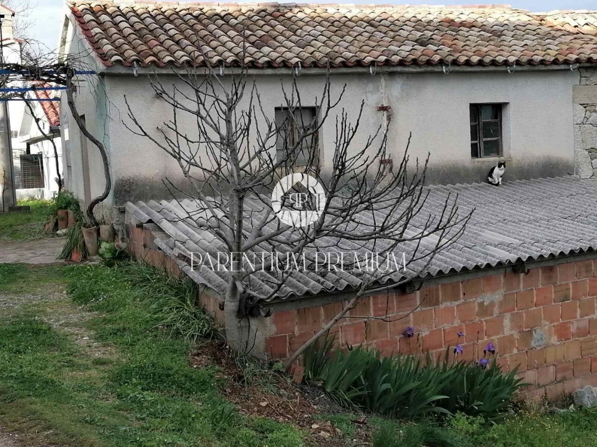 Casa in pietra per l'adattamento