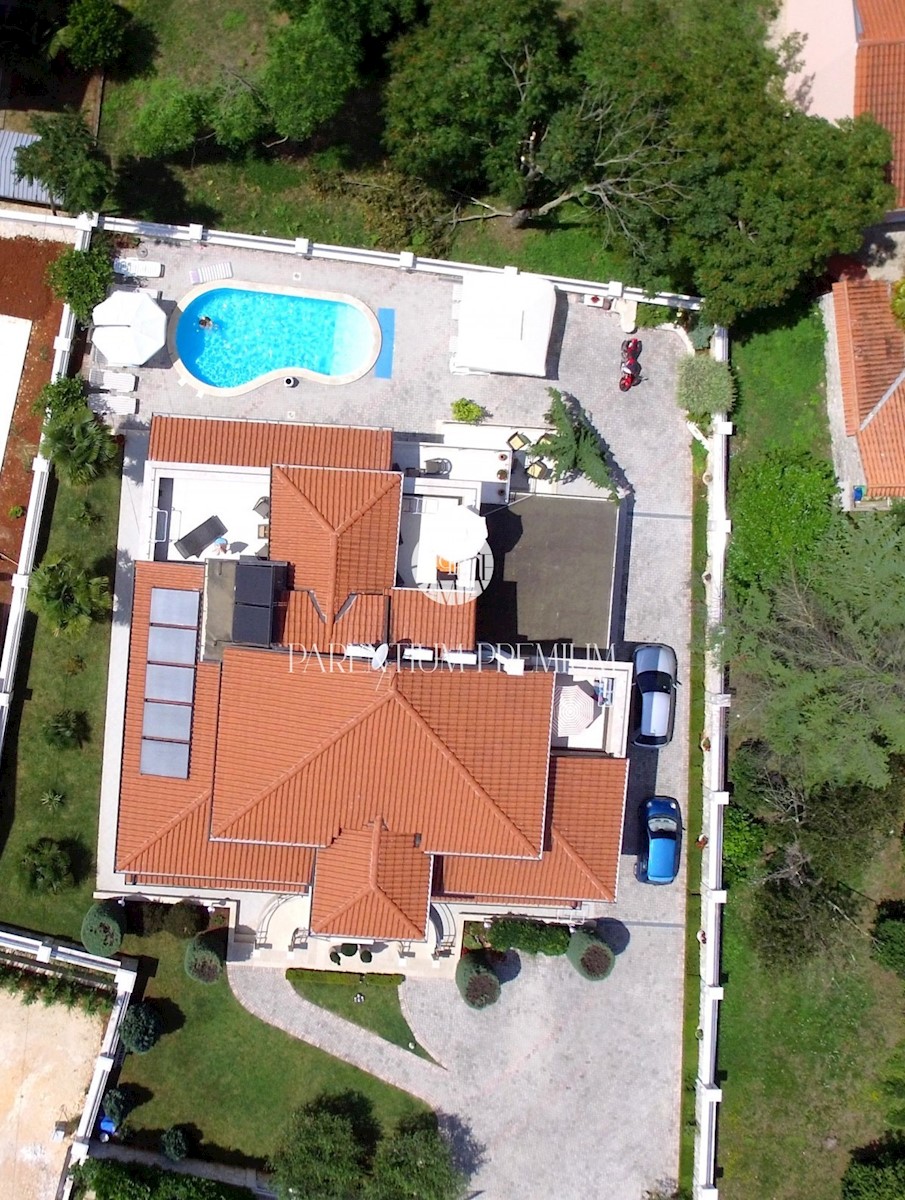 Una bella casa con 10 appartamenti degni di attenzione