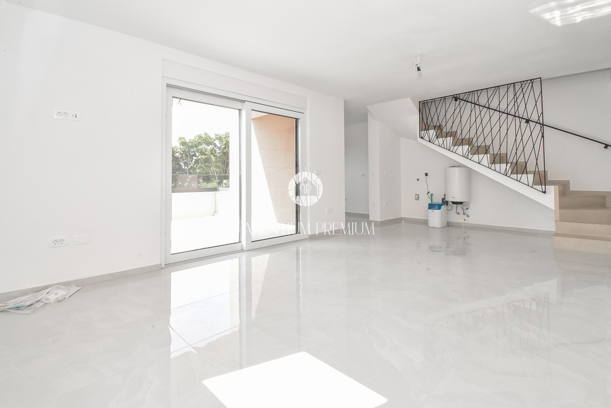 Lussuoso appartamento con terrazza sul tetto e jacuzzi con vista mare