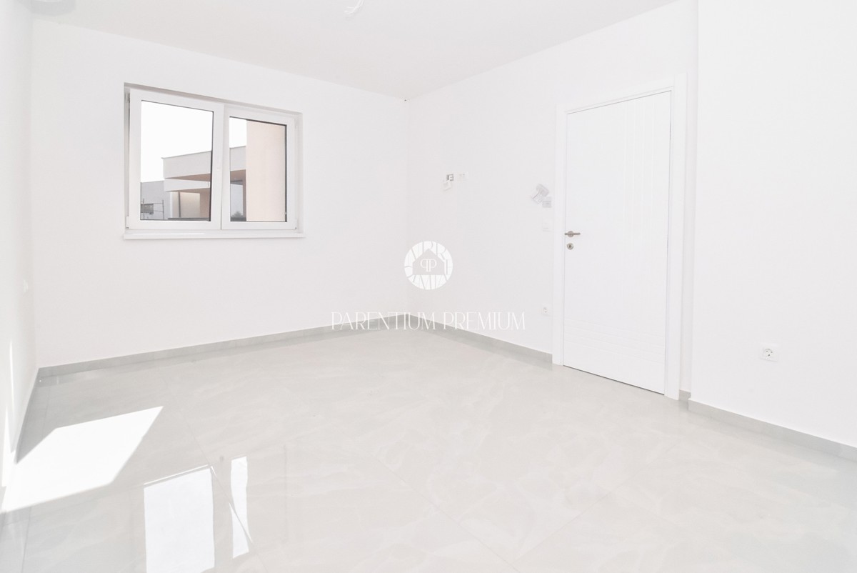 Lussuoso appartamento con terrazza sul tetto e jacuzzi con vista mare
