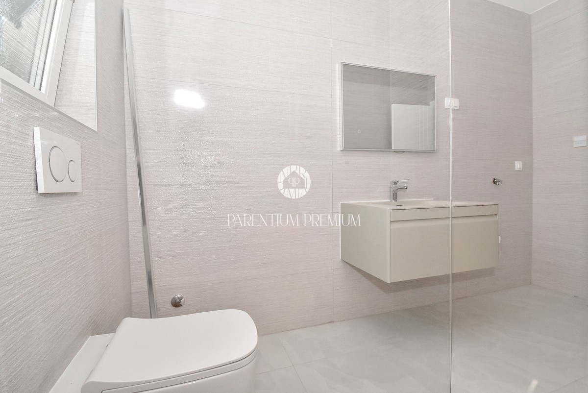 Lussuoso appartamento con terrazza sul tetto e jacuzzi con vista mare