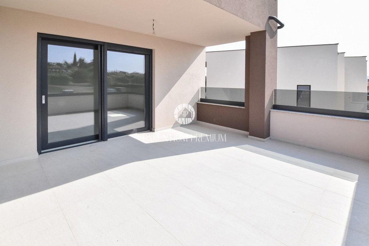 Lussuoso appartamento con terrazza sul tetto e jacuzzi con vista mare