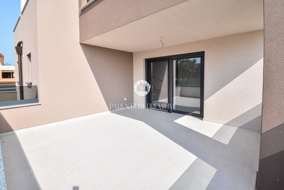 Lussuoso appartamento con terrazza sul tetto e jacuzzi con vista mare
